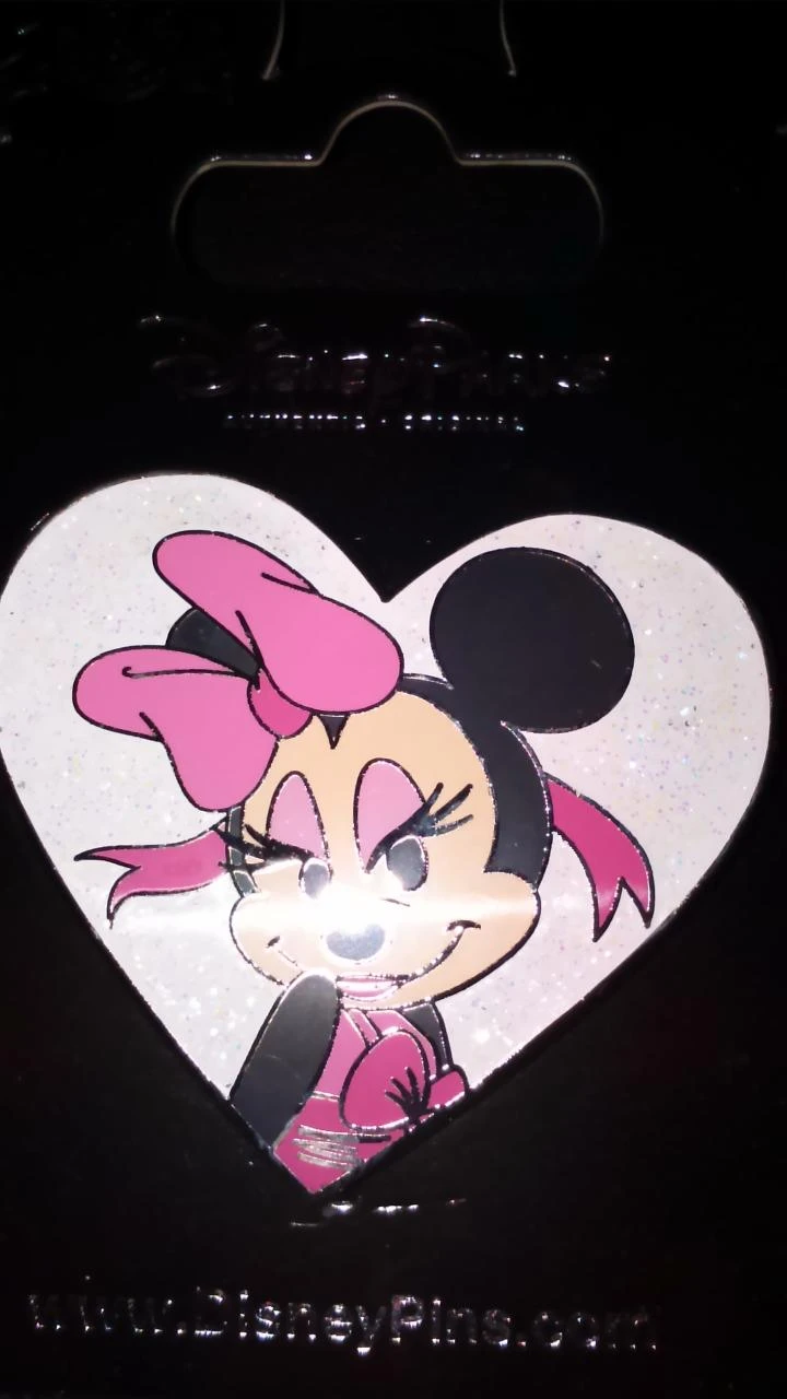 Pins disney Disneyland Paris Minnie dans coeur